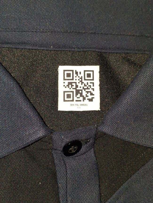 Tag QR sur polo marqué — ISIS Sécurité